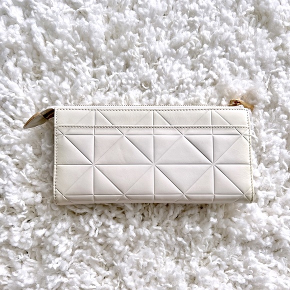 MARC JACOBS**SOLD**Zip Clutch Calf Leather Wallet in Ivory + Gold Hardware NEW💕 - Picture 3 of 6